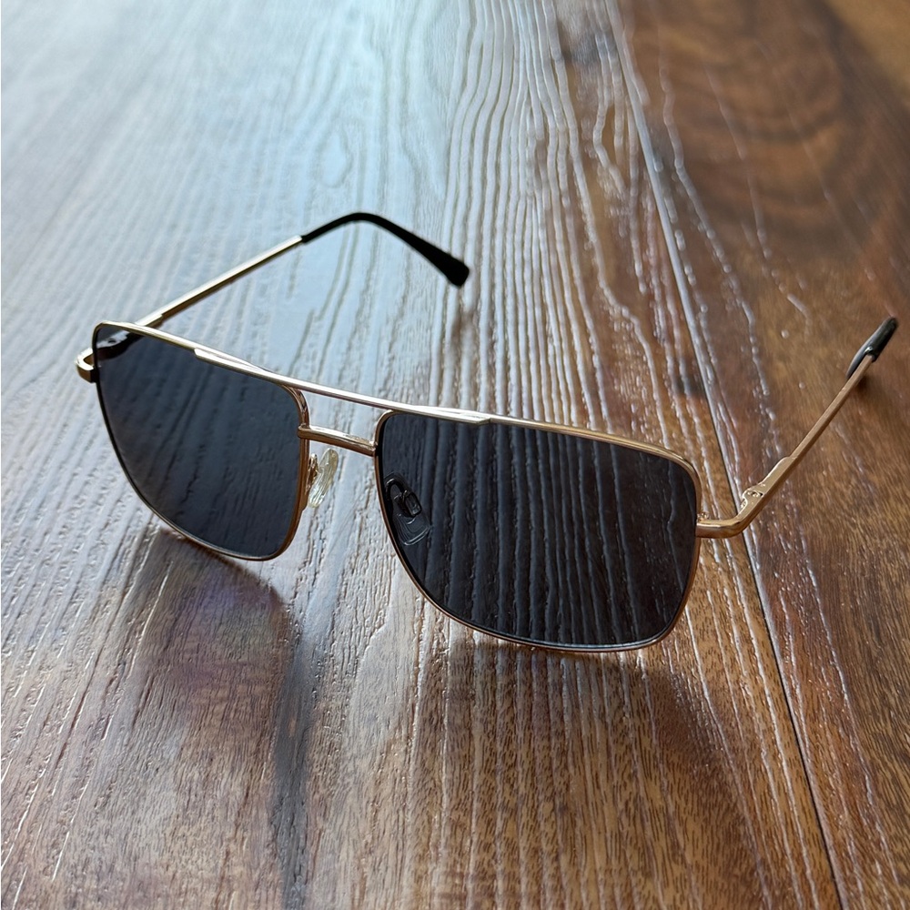 Elegant Gold Frame Sunglasses